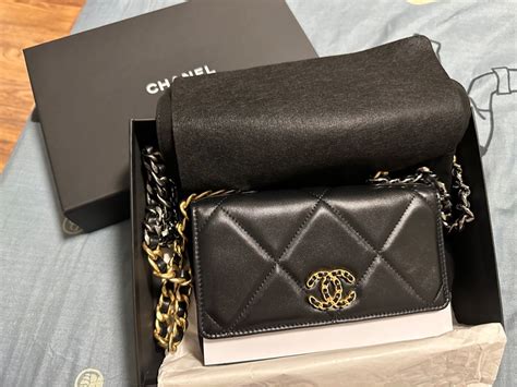 chanel 19 woc mini